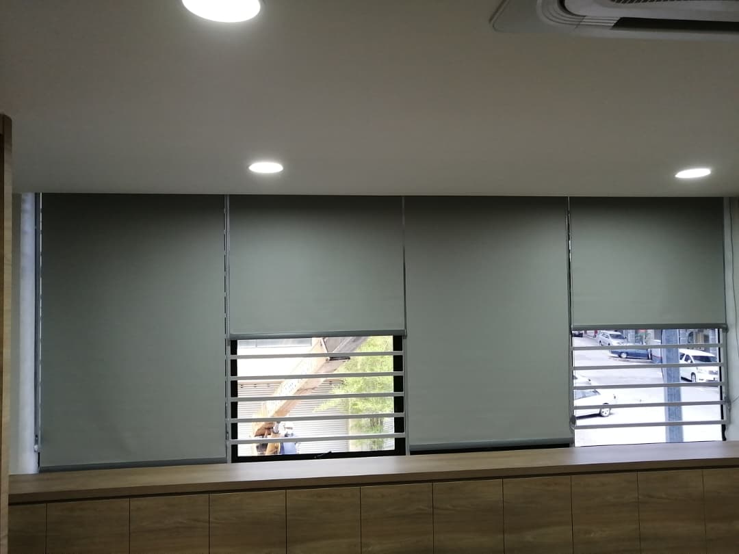 BLACKOUT 100 ROLLER BLINDS